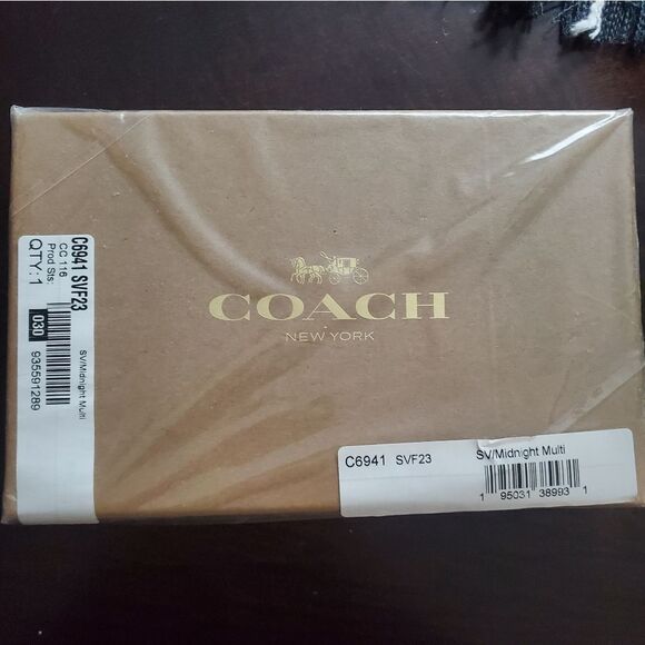 Coach Snowman & Snowflakes Wallet & Photo frame Charm/Keychain Boxed Gift Set - Picture 11 of 14